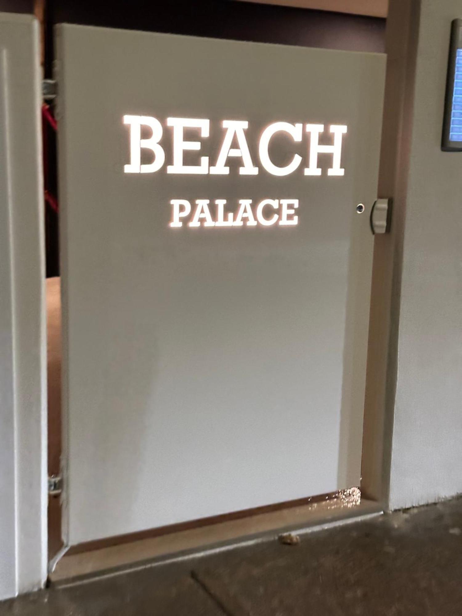 Beach Palace With Small Swimming Pool, Private Beach, Parking Lido di Jesolo Kültér fotó