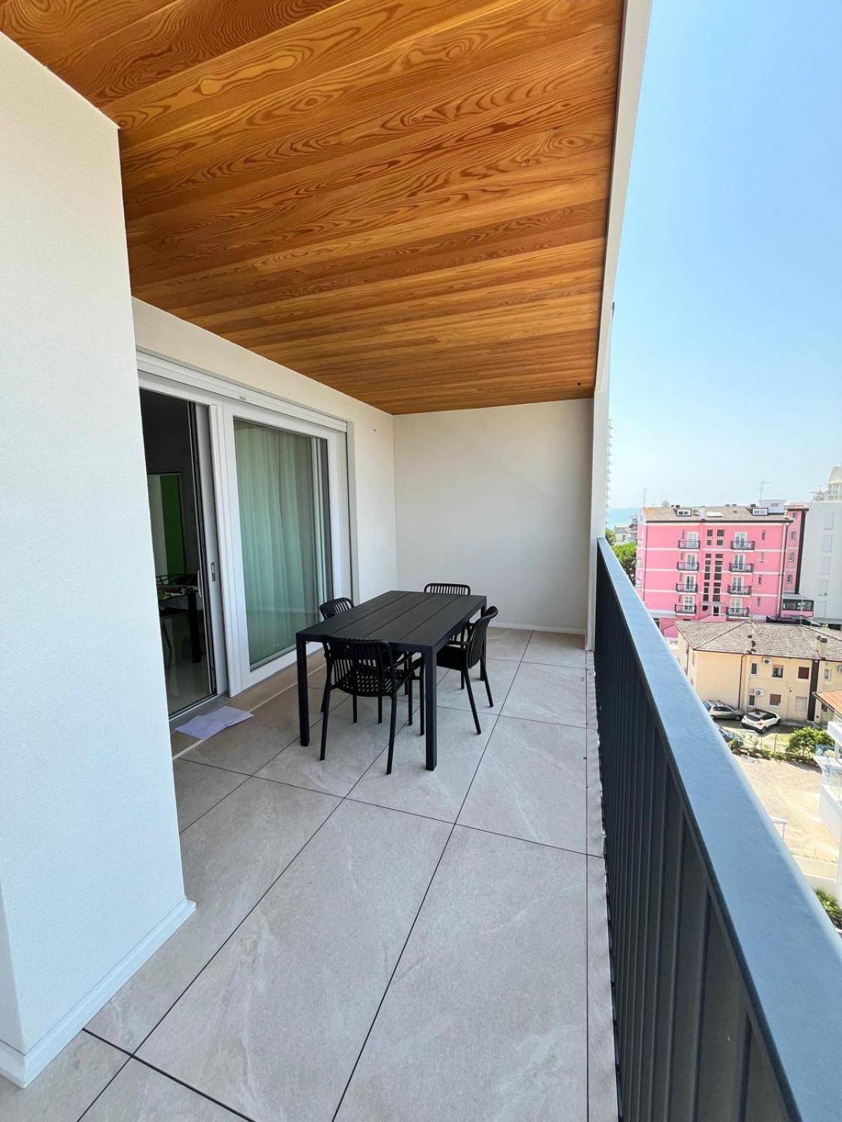 Beach Palace With Small Swimming Pool, Private Beach, Parking Lido di Jesolo Kültér fotó