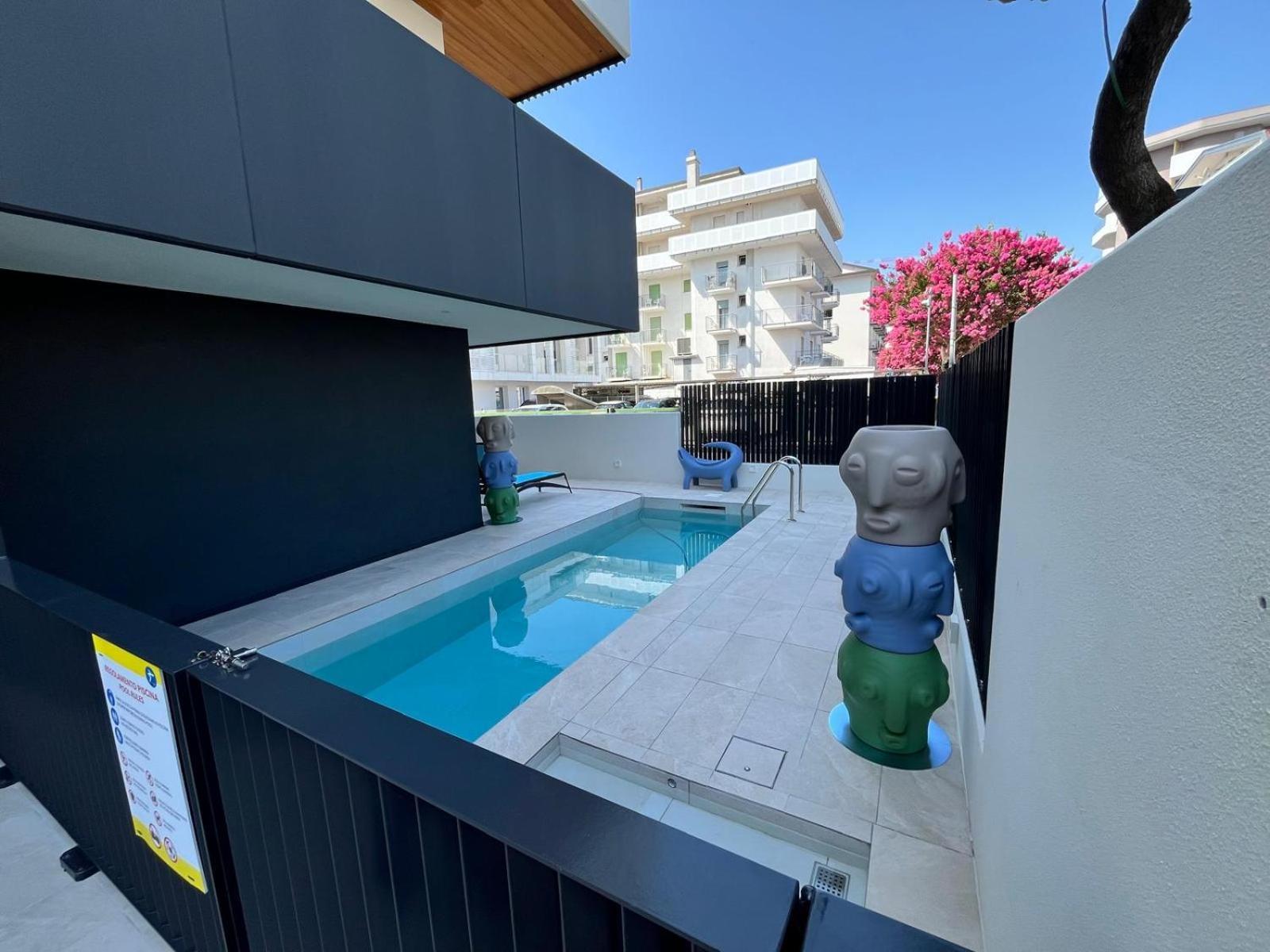 Beach Palace With Small Swimming Pool, Private Beach, Parking Lido di Jesolo Kültér fotó