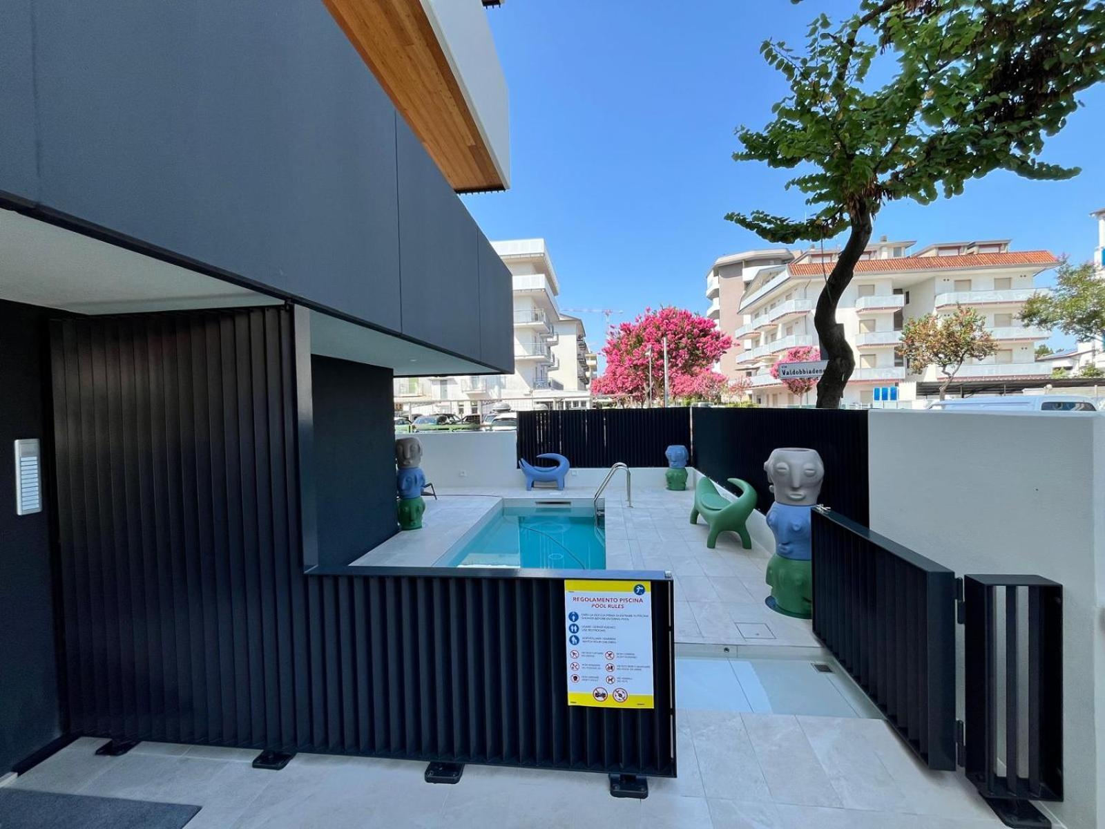 Beach Palace With Small Swimming Pool, Private Beach, Parking Lido di Jesolo Kültér fotó