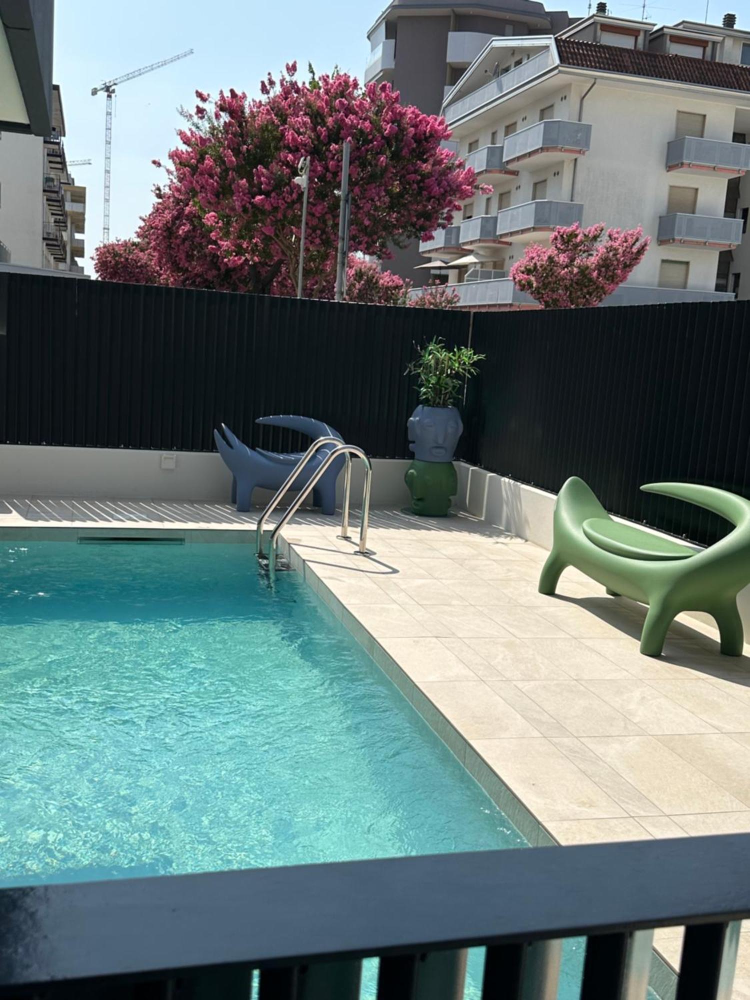 Beach Palace With Small Swimming Pool, Private Beach, Parking Lido di Jesolo Kültér fotó