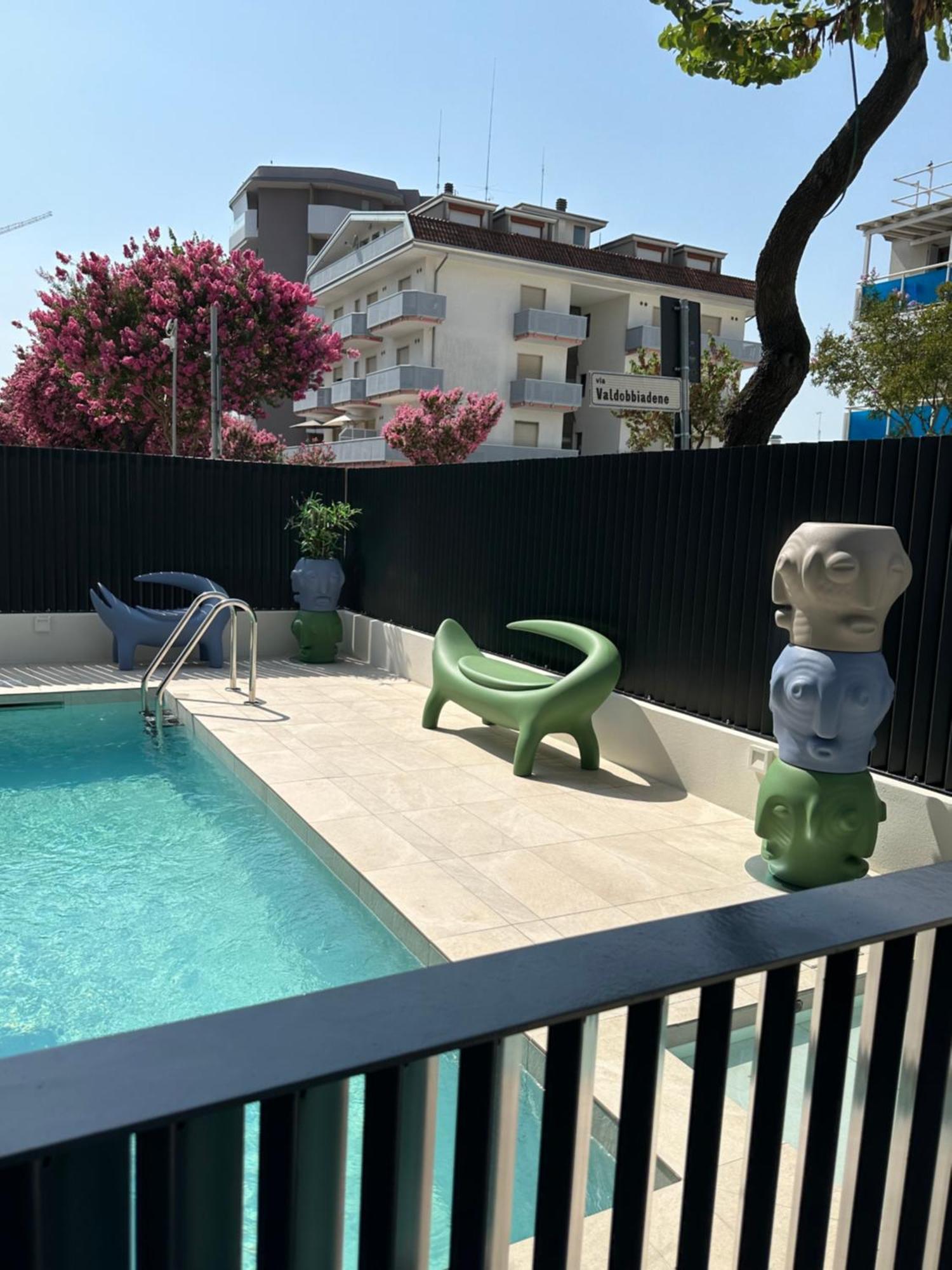 Beach Palace With Small Swimming Pool, Private Beach, Parking Lido di Jesolo Kültér fotó